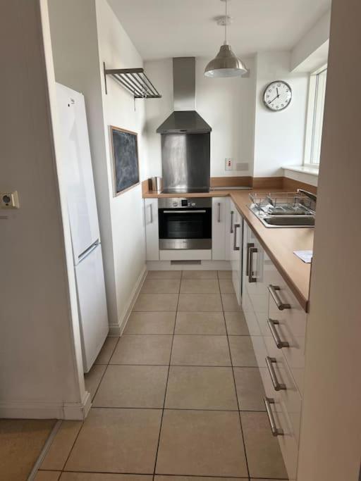 Cosy Apartment Cardiff Bay 5 Mins To Centre Luaran gambar